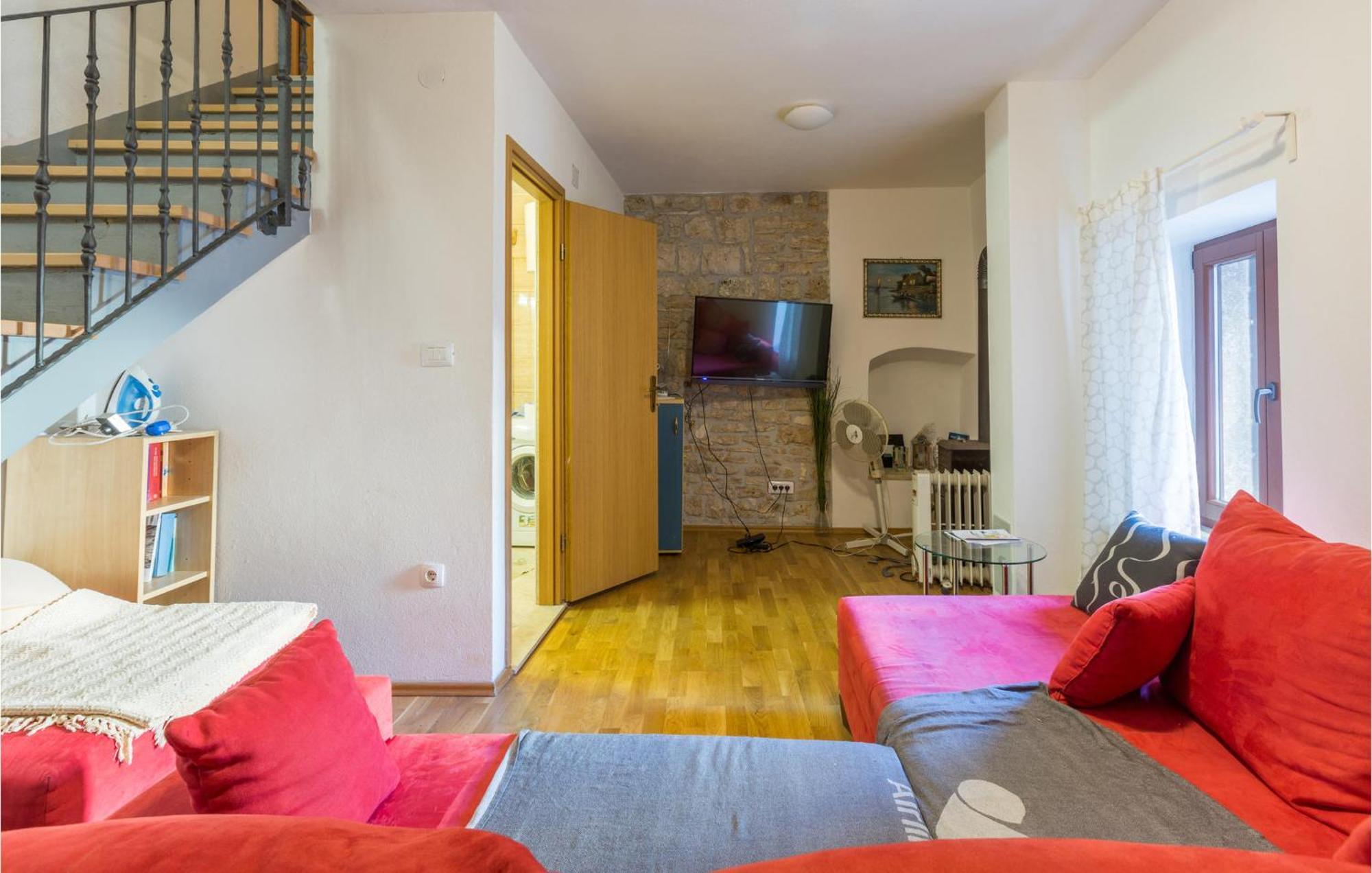 2 Bedroom Stunning Home In Bale Exterior photo